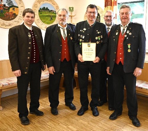 Karl-Heinz Gruber erhielt das Gau-Ehrenzeichen in Gold